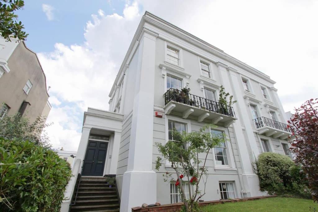 Stunning Arty In The Heart Of Clifton Appartamento